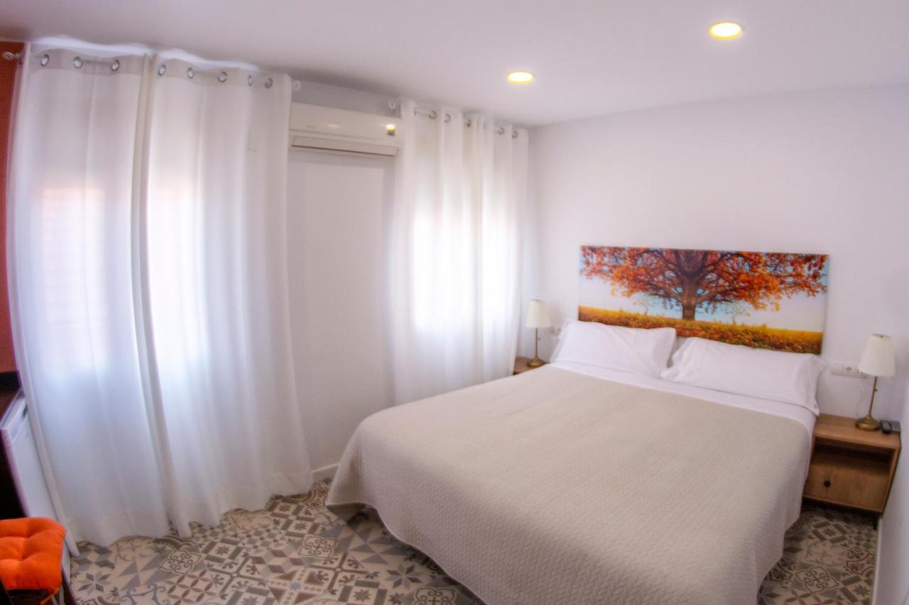 Hostal Las Encinas Villaviciosa de Odón Zewnętrze zdjęcie